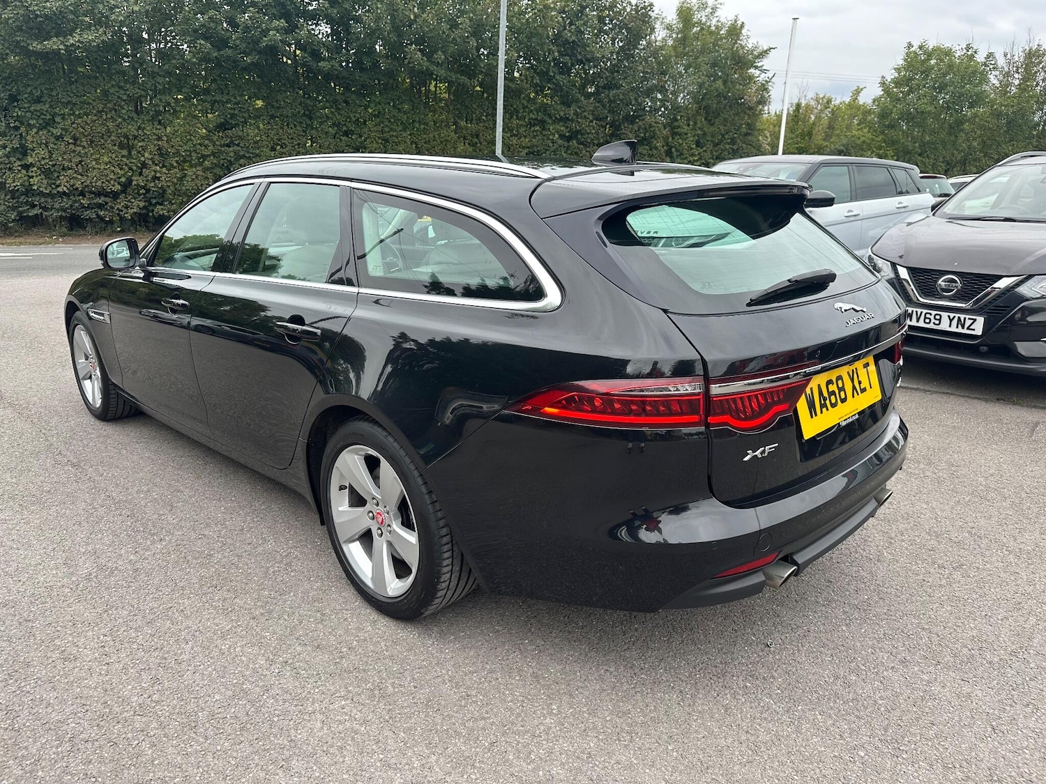 Used Jaguar XF 2018 for sale - 76085028: Photo 4