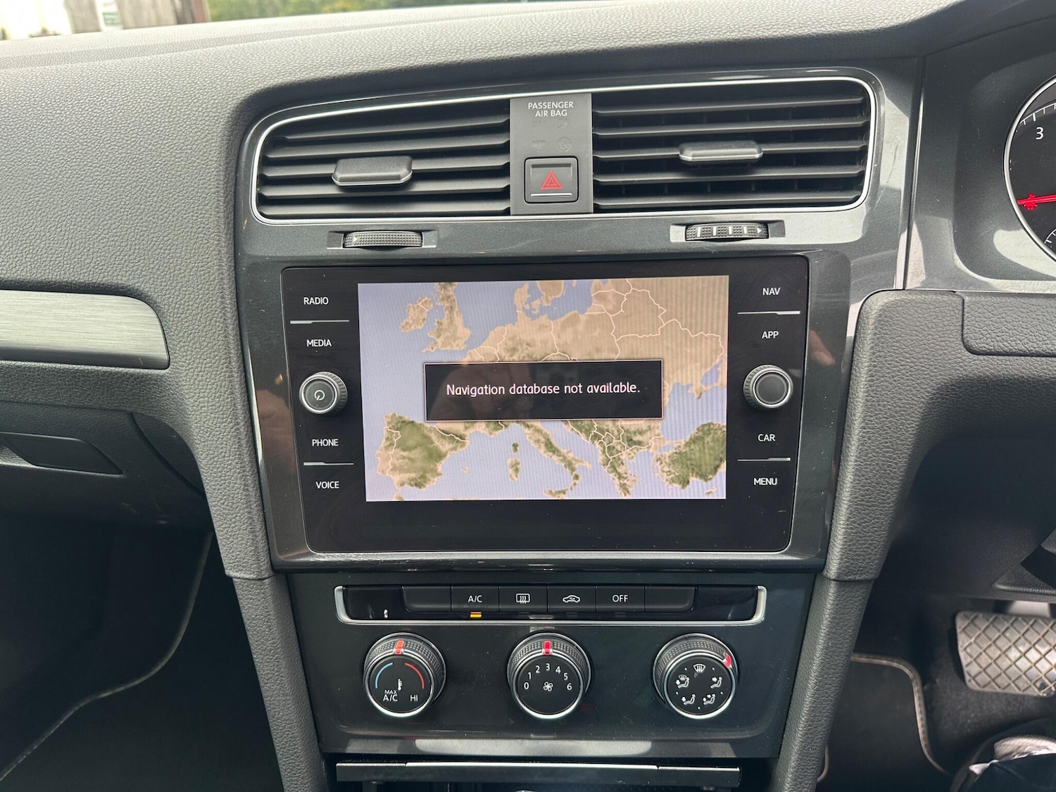 Used Volkswagen Golf 2018 for sale - 75990063: Photo 9