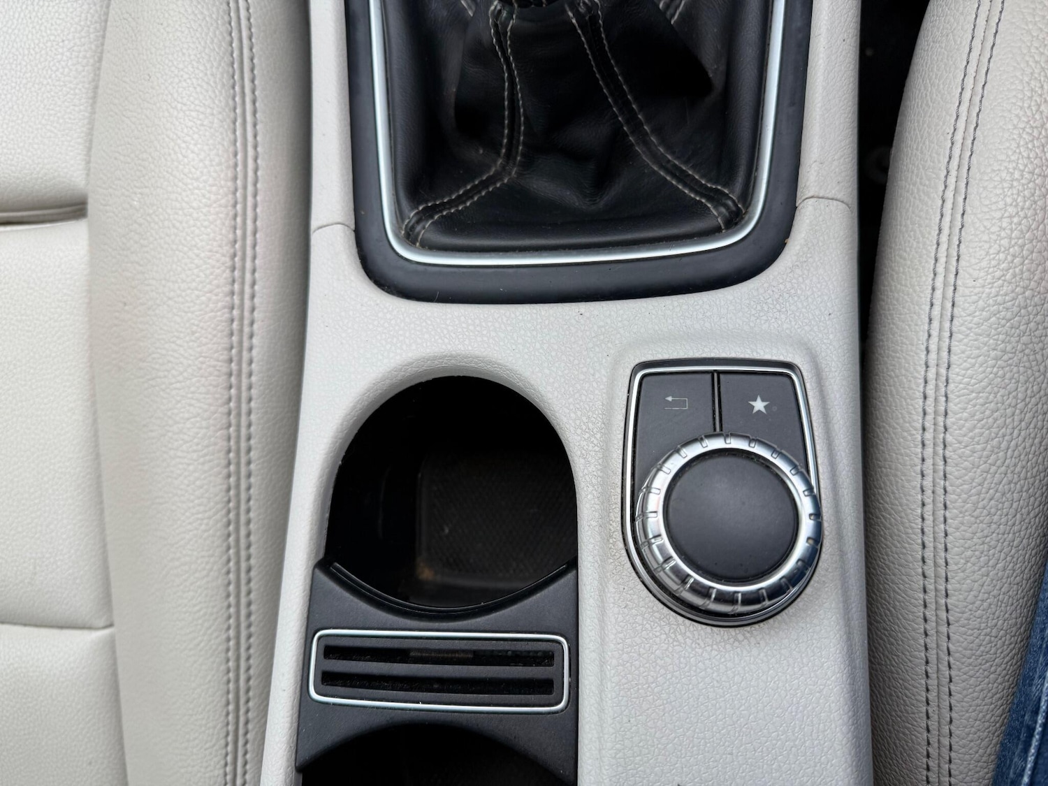 Used Mercedes-Benz GLA 2015 for sale - 76472733: Photo 12