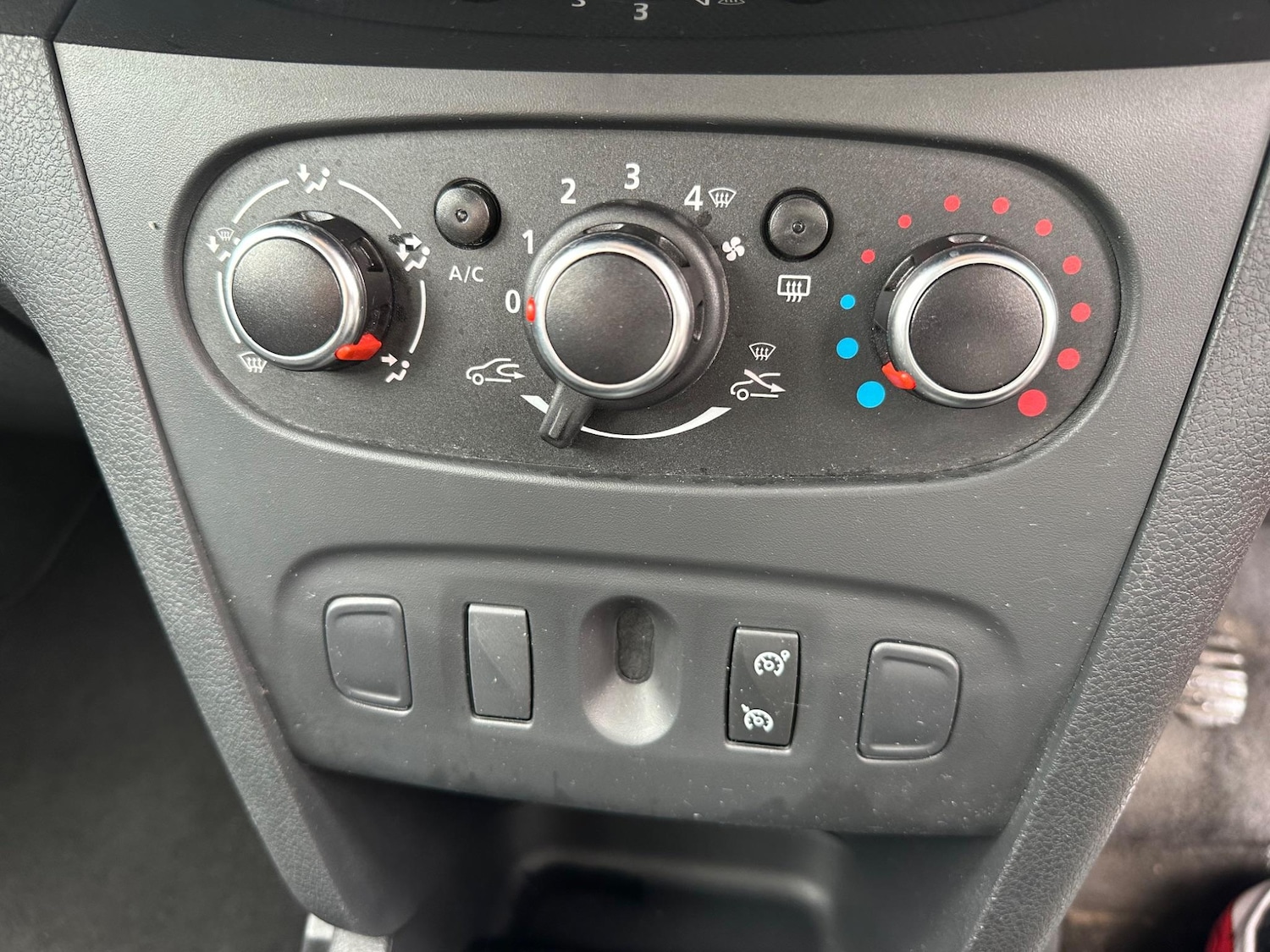 Used Dacia Sandero 2017 for sale - 76995085: Photo 10