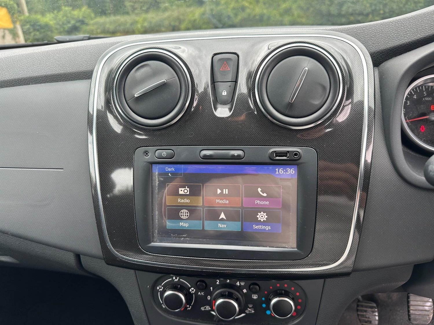 Used Dacia Sandero 2017 for sale - 76995085: Photo 8