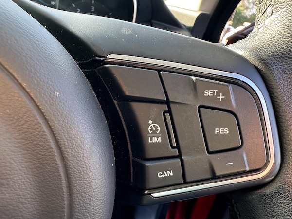 Used Jaguar E-Pace 2018 for sale - 74787956: Photo 16