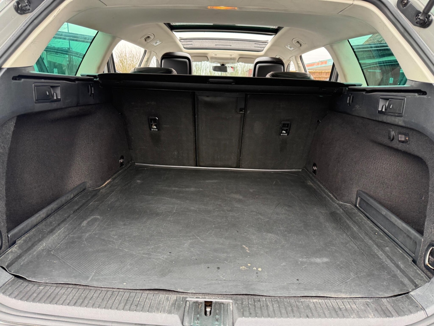 Used Volkswagen Passat 2016 for sale - 77611700: Photo 32