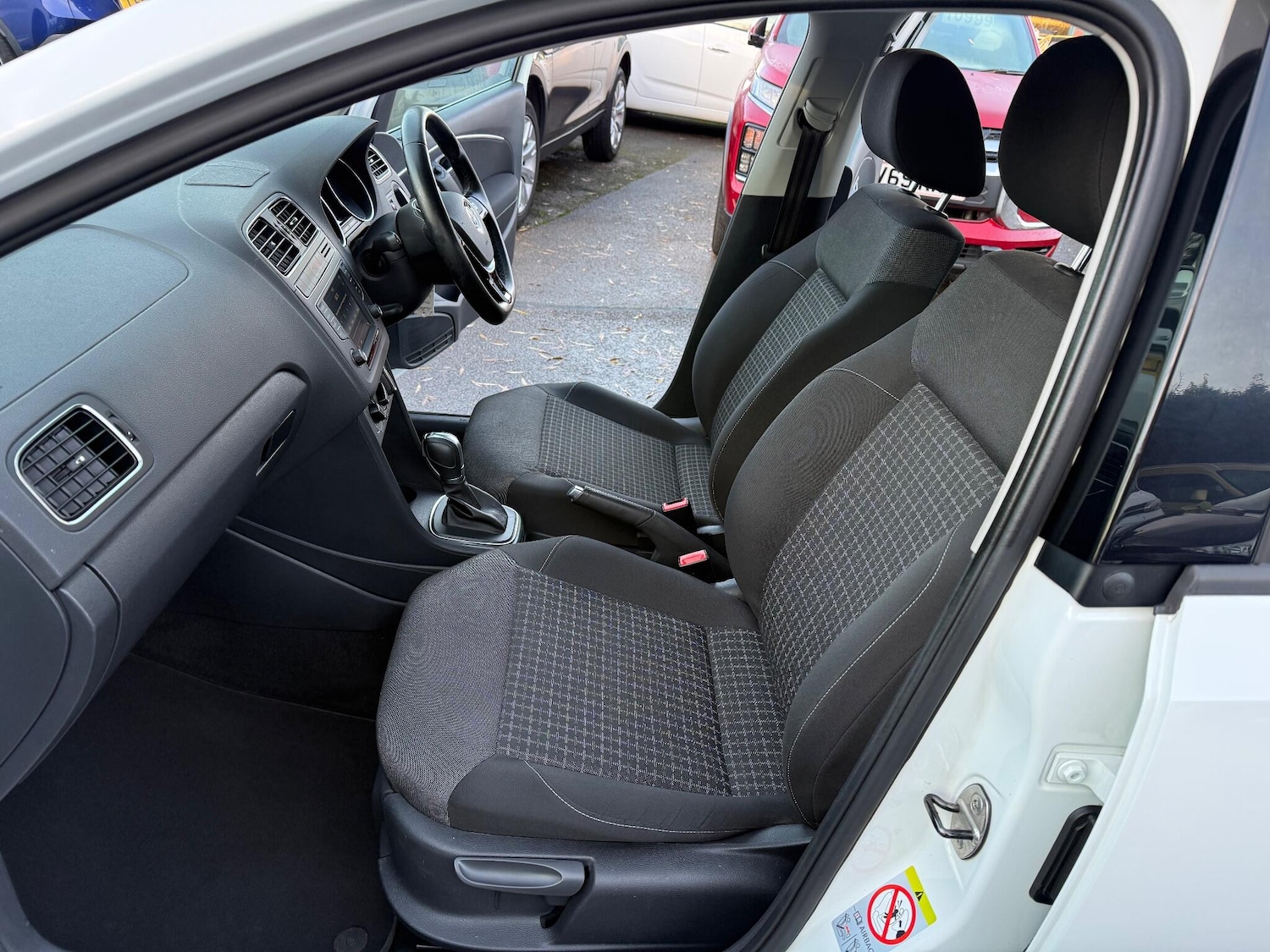 Used Volkswagen Polo 2014 for sale - 76926166: Photo 17