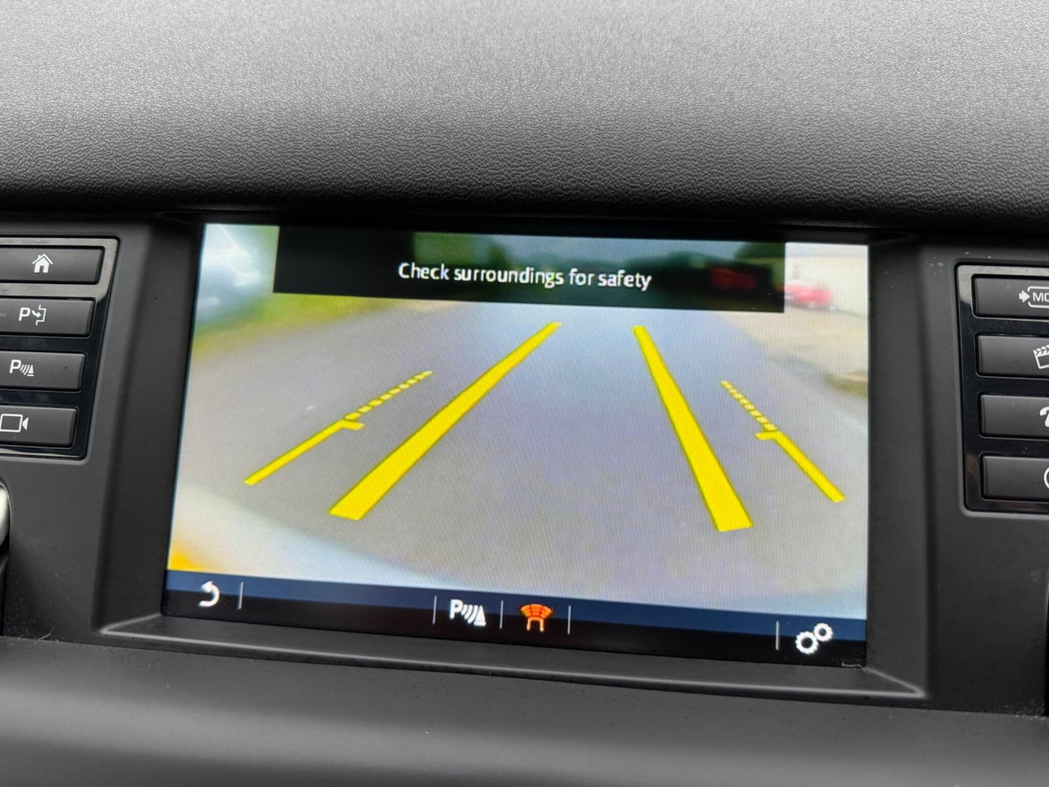 Used Land Rover Discovery Sport 2016 for sale - 77291229: Photo 11