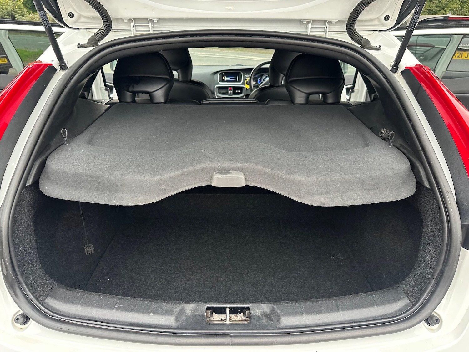 Used Volvo V40 2016 for sale - 76083640: Photo 30