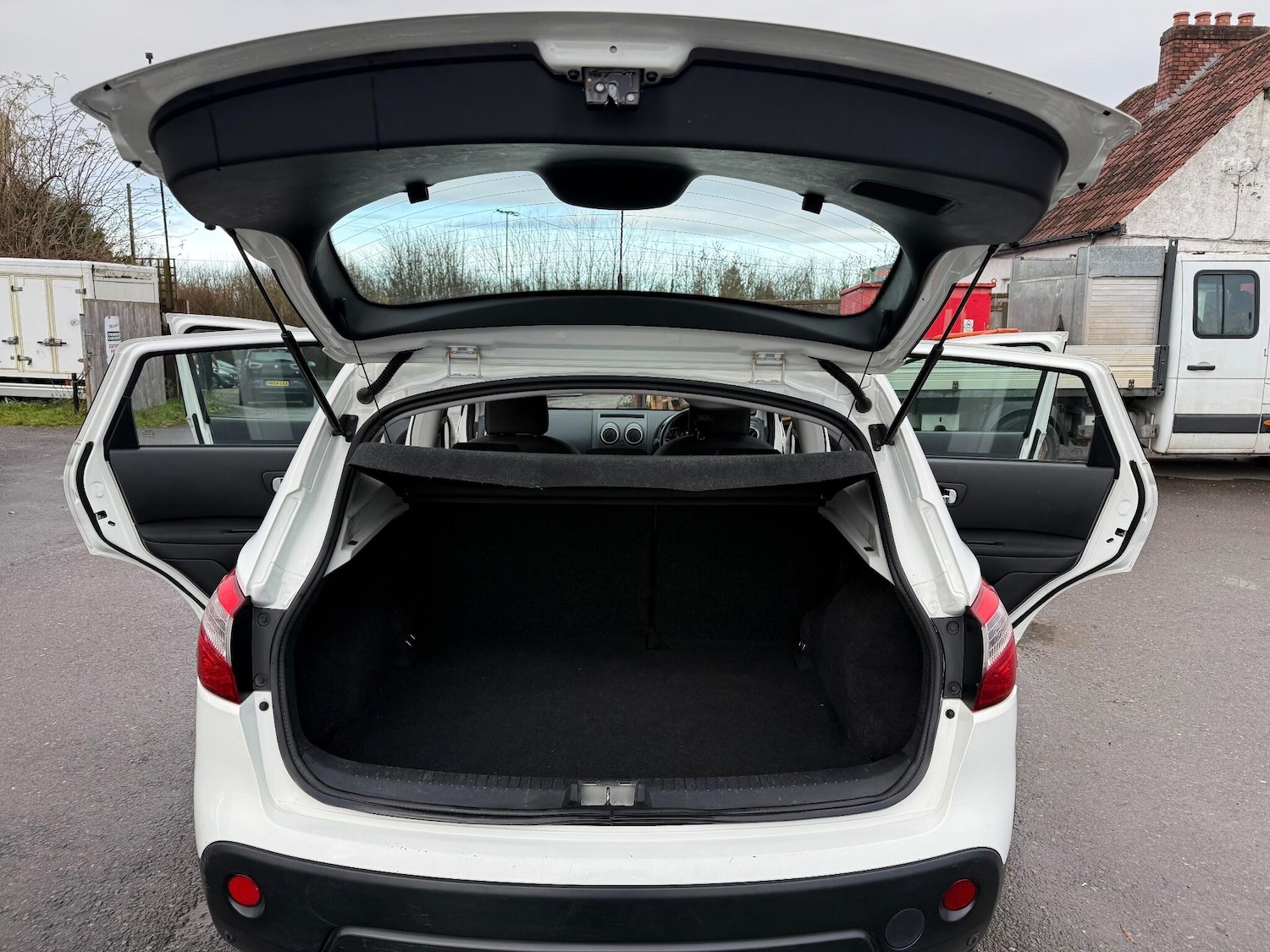 Used Nissan Qashqai 2013 for sale - 76926218: Photo 25