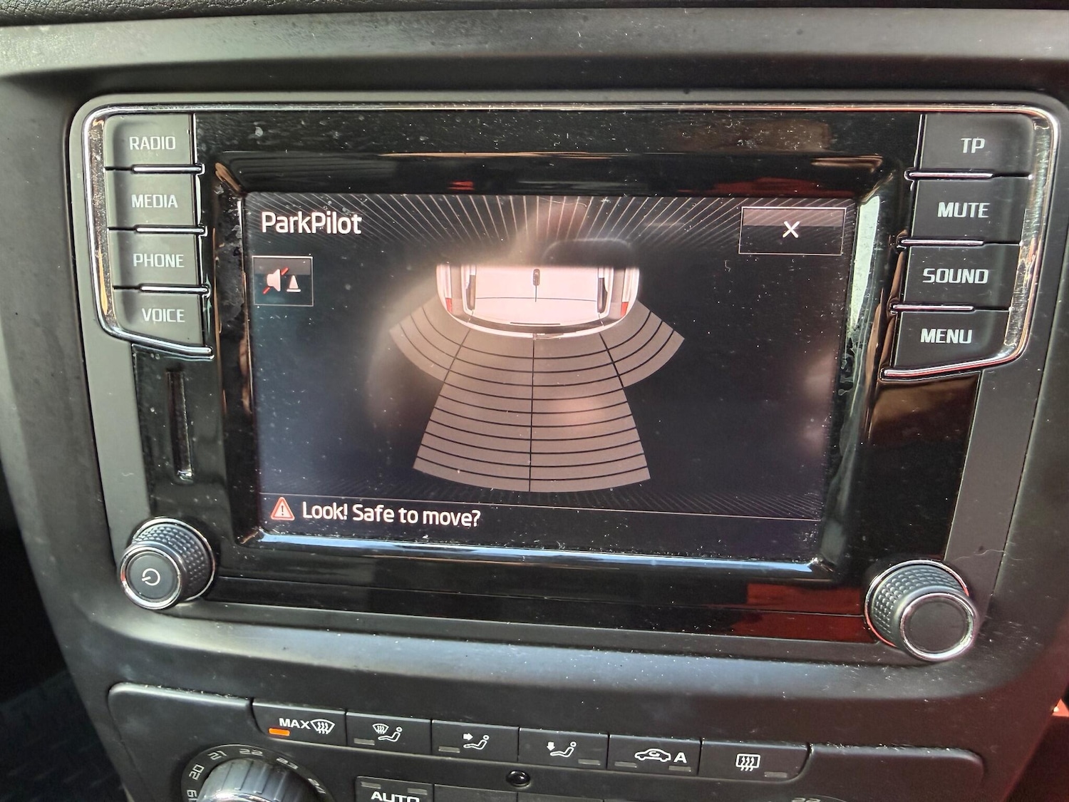 Used Skoda Yeti 2015 for sale - 76389036: Photo 12