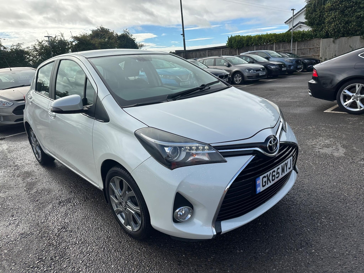 Used Toyota Yaris 2015 for sale - 75990416: Photo 1