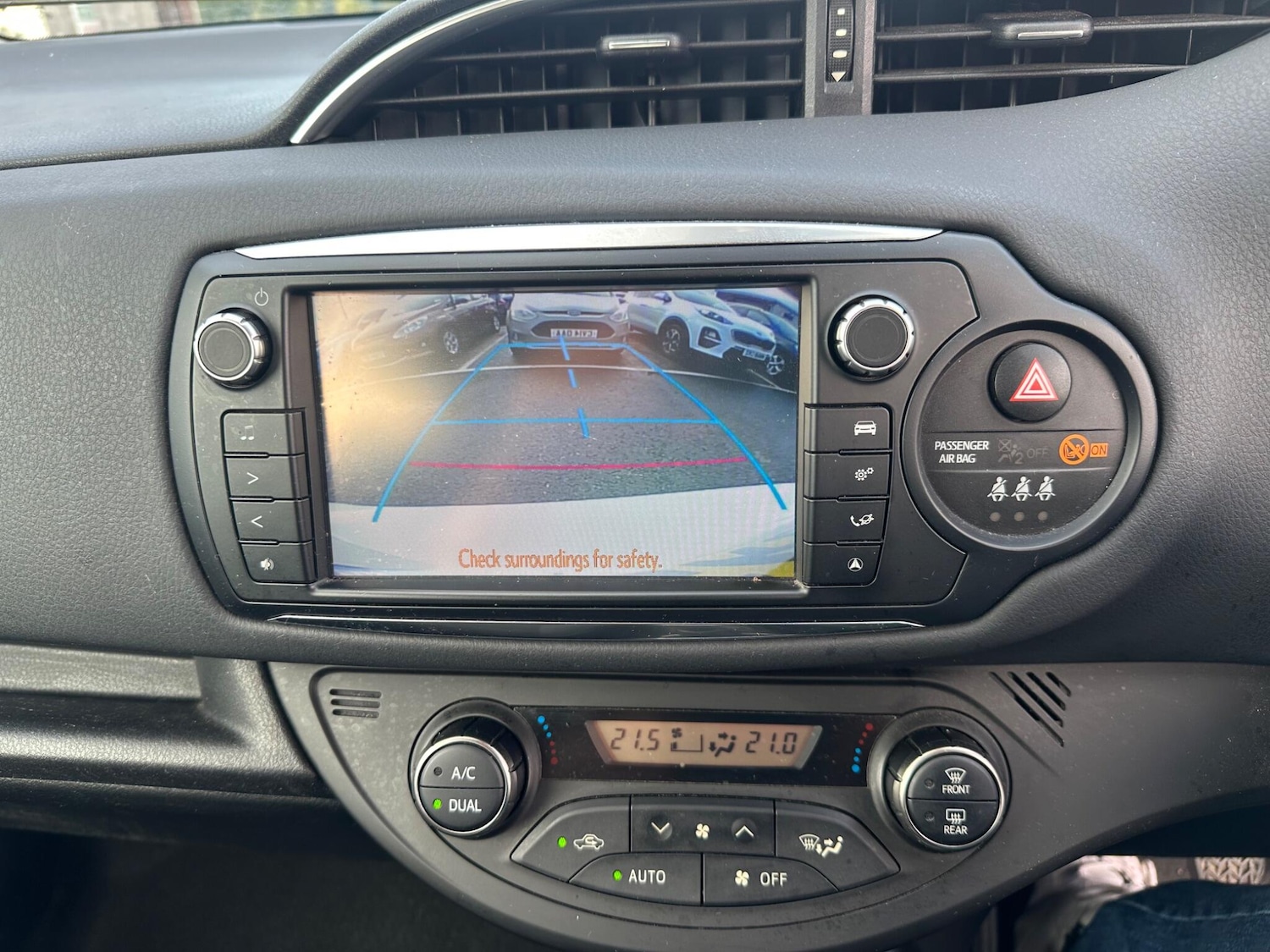 Used Toyota Yaris 2015 for sale - 75990416: Photo 12