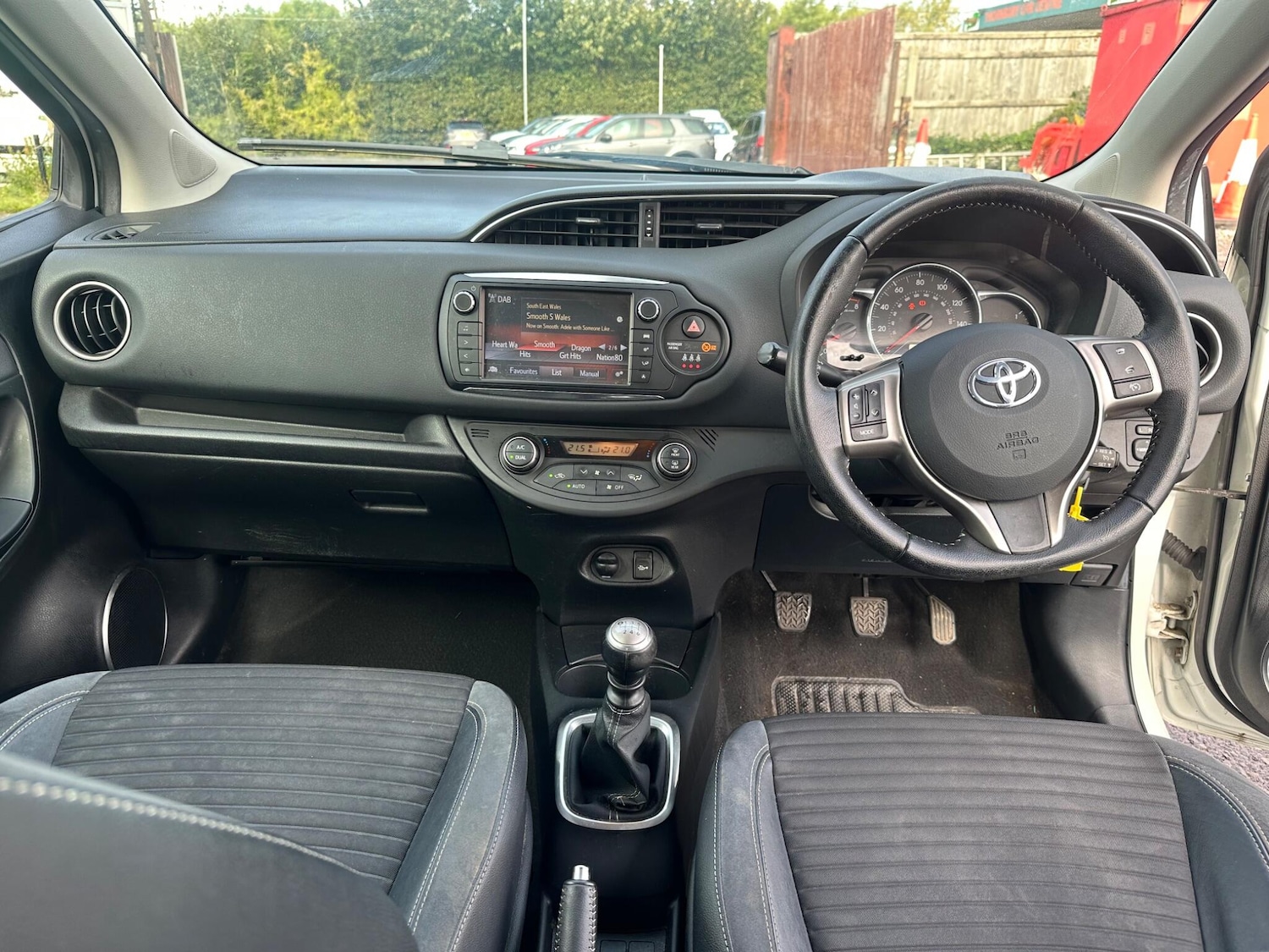Used Toyota Yaris 2015 for sale - 75990416: Photo 15