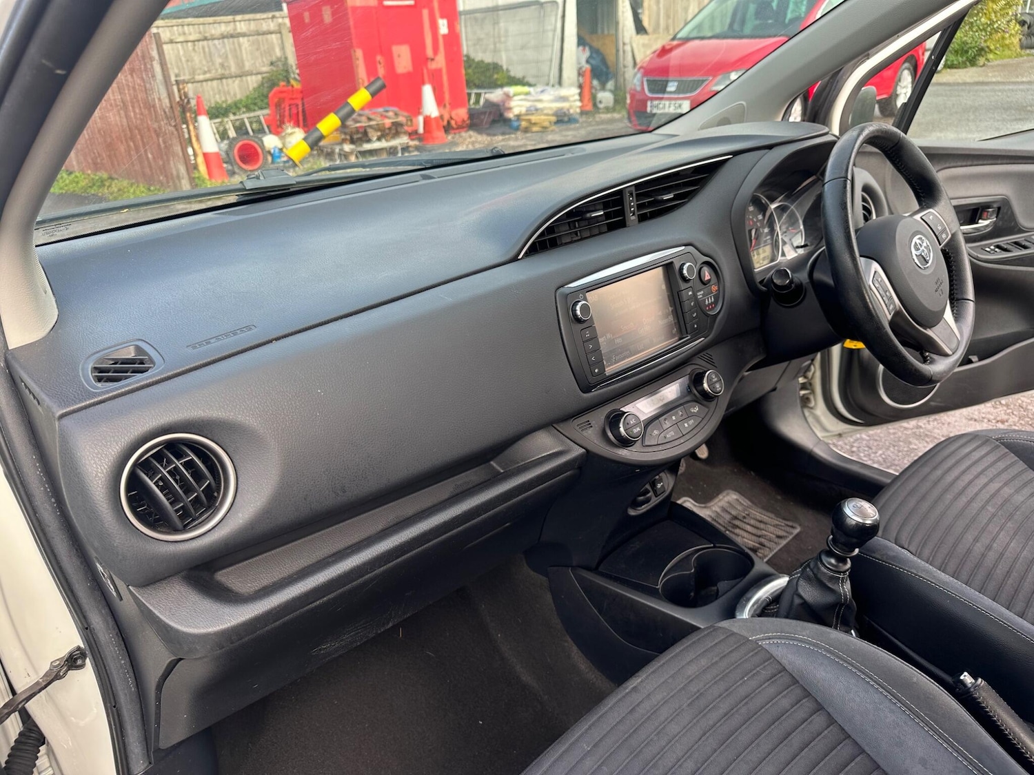 Used Toyota Yaris 2015 for sale - 75990416: Photo 16