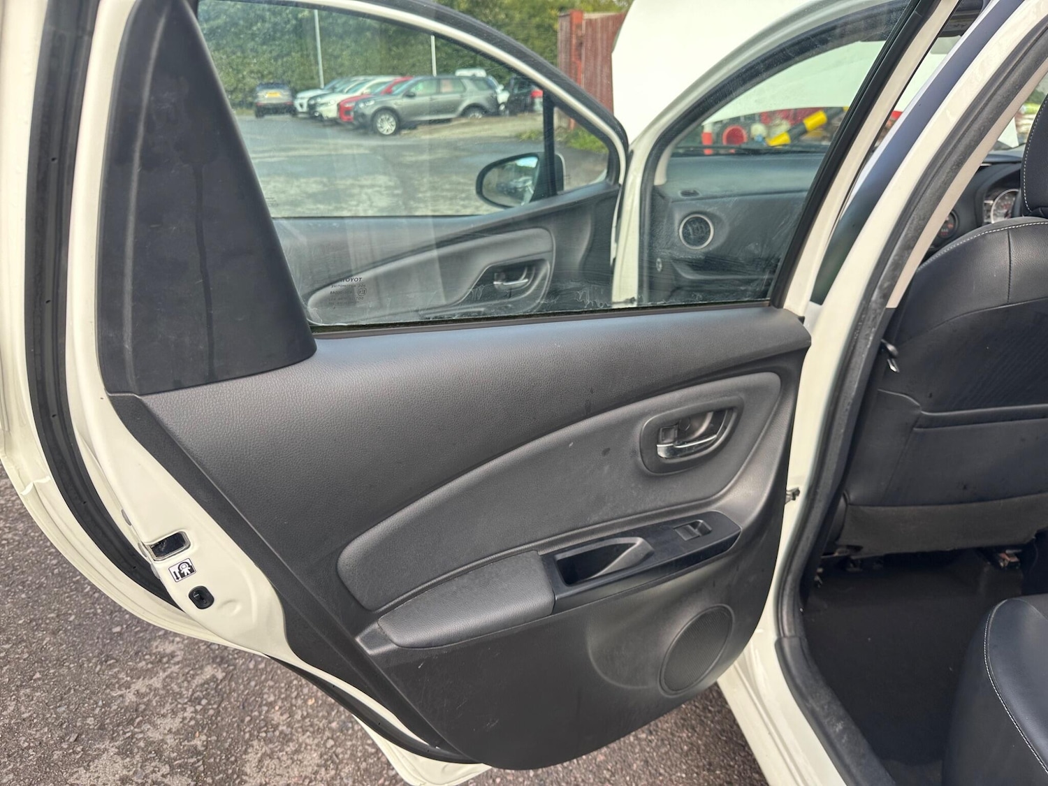 Used Toyota Yaris 2015 for sale - 75990416: Photo 21