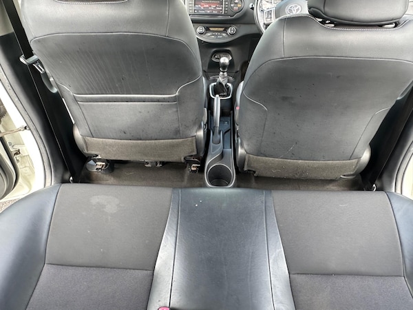Used Toyota Yaris 2015 for sale - 75990416: Photo 24
