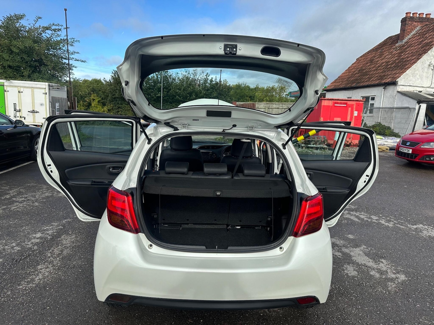 Used Toyota Yaris 2015 for sale - 75990416: Photo 29