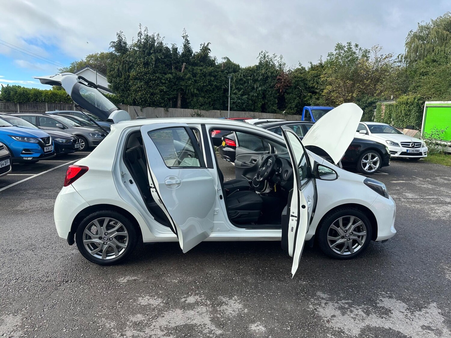 Used Toyota Yaris 2015 for sale - 75990416: Photo 30