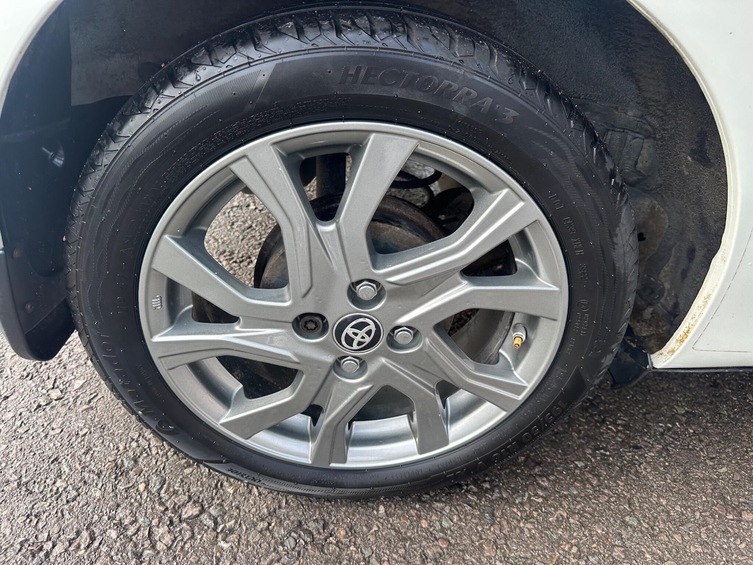 Used Toyota Yaris 2015 for sale - 75990416: Photo 31