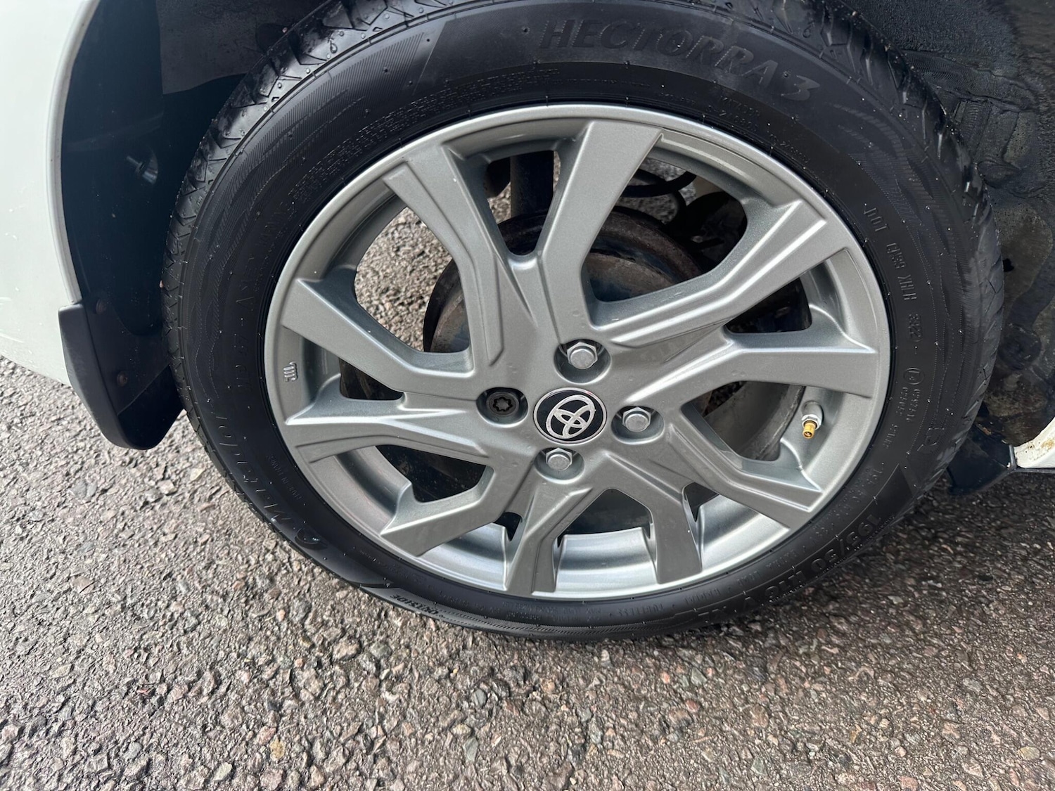 Used Toyota Yaris 2015 for sale - 75990416: Photo 33