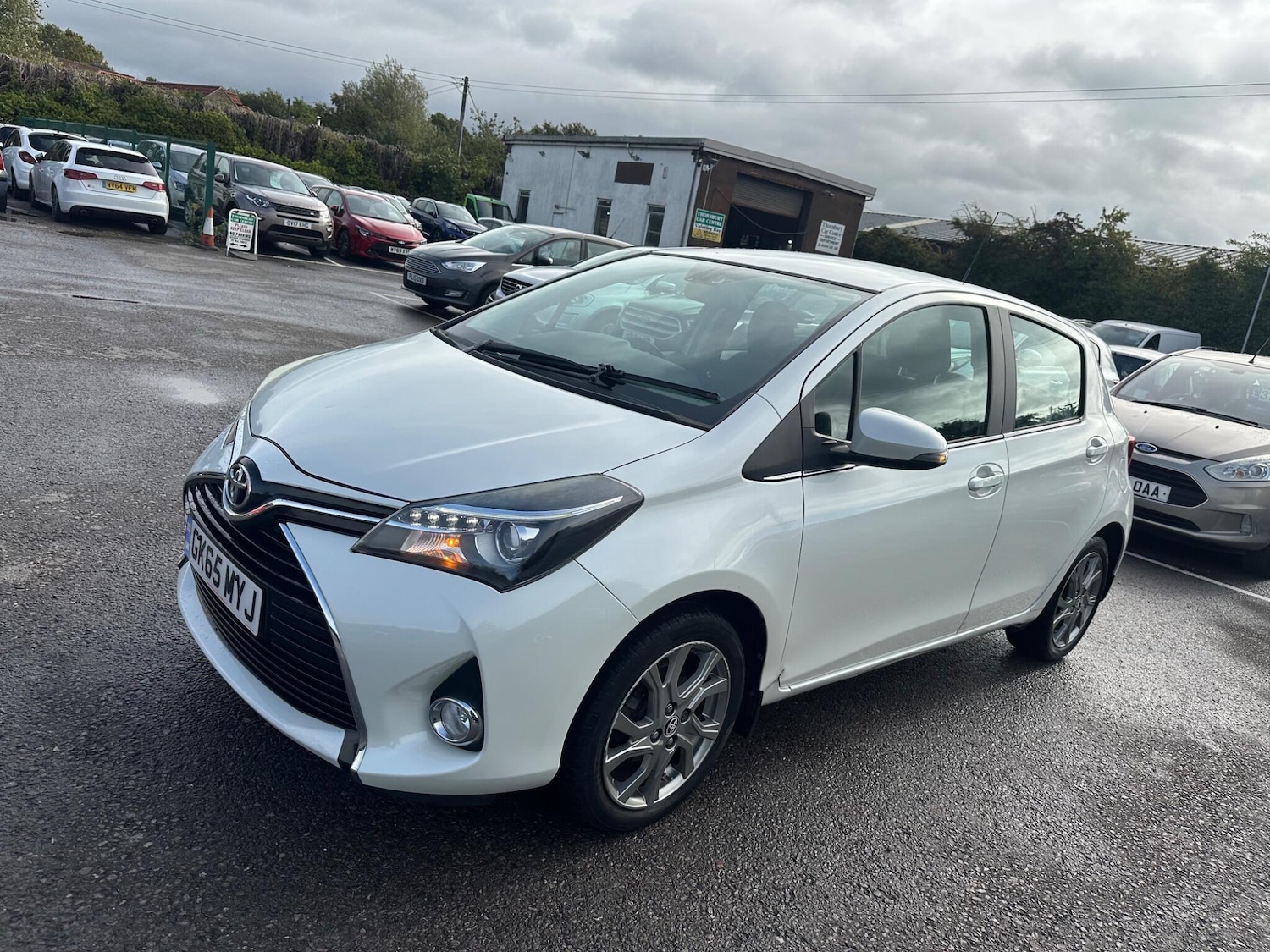 Used Toyota Yaris 2015 for sale - 75990416: Photo 4