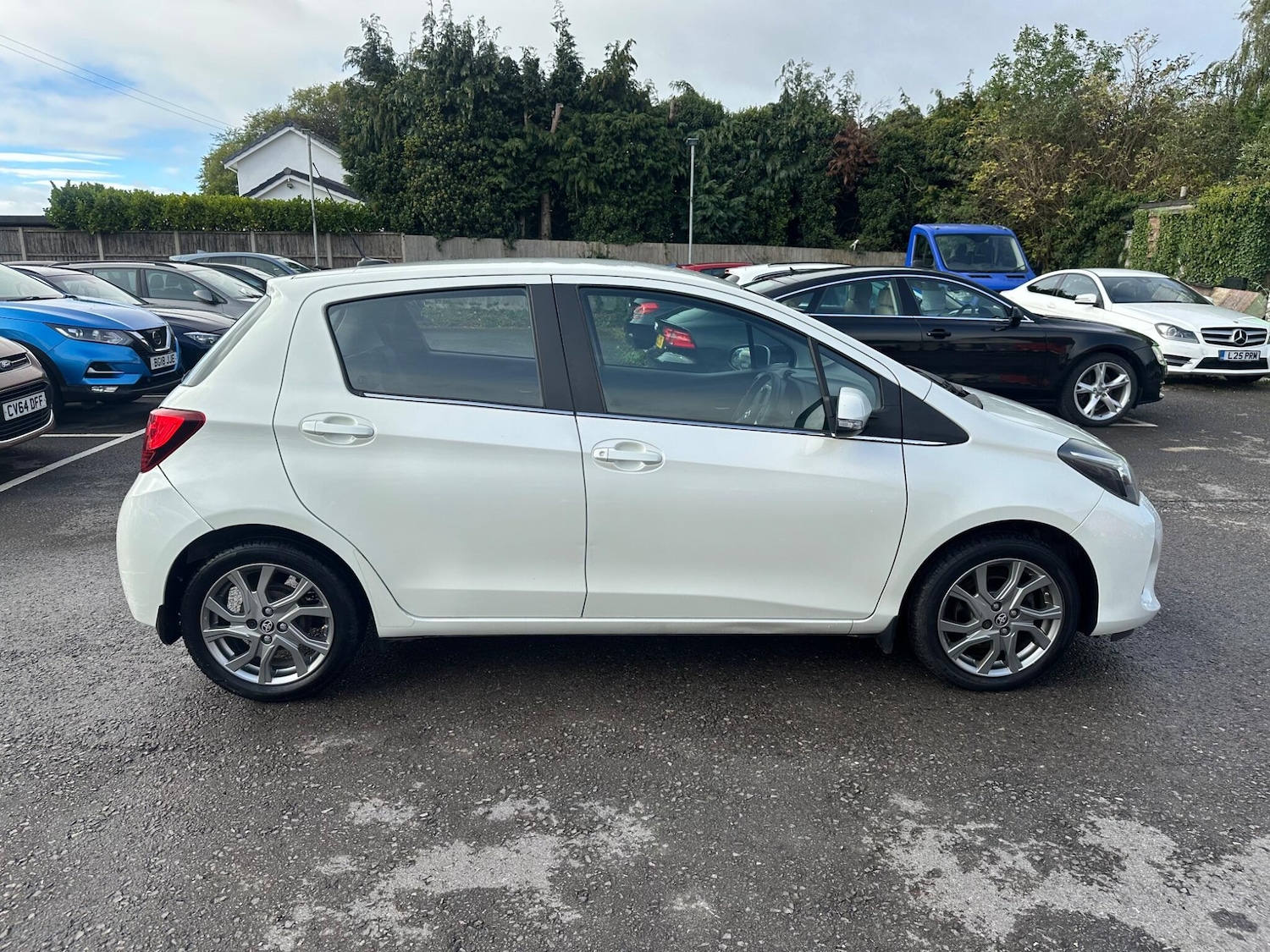 Used Toyota Yaris 2015 for sale - 75990416: Photo 8