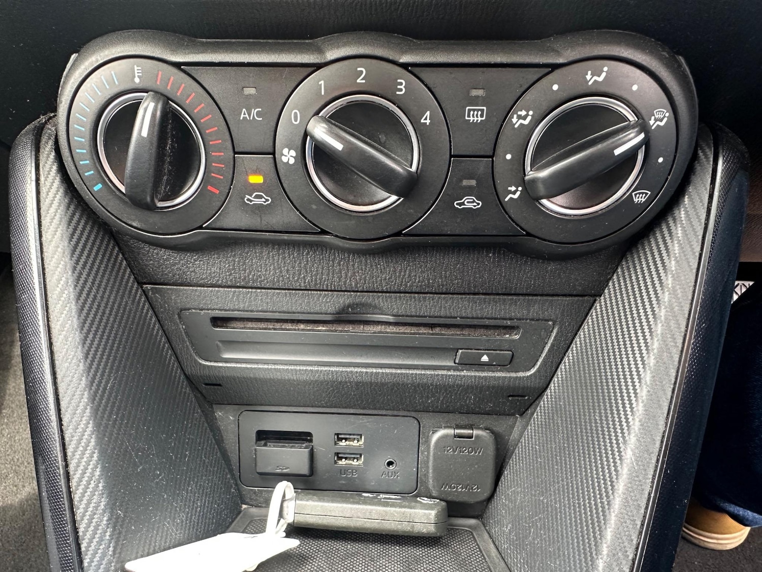 Used Mazda Mazda2 2015 for sale - 77396545: Photo 11