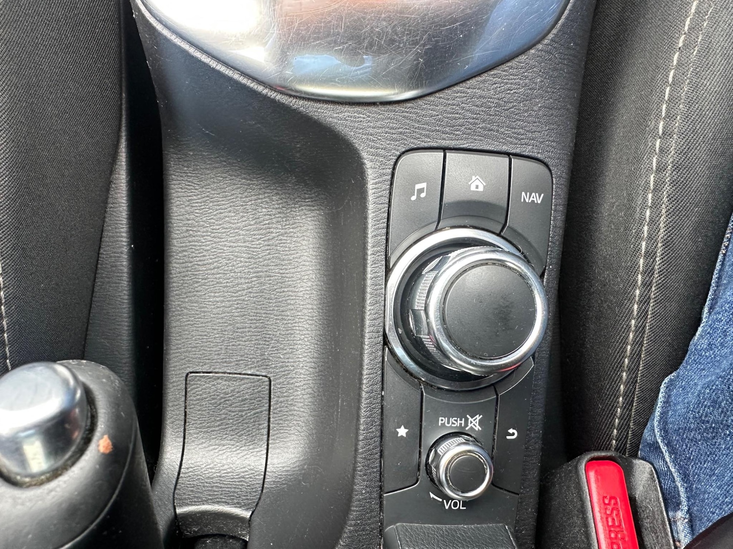 Used Mazda Mazda2 2015 for sale - 77396545: Photo 13