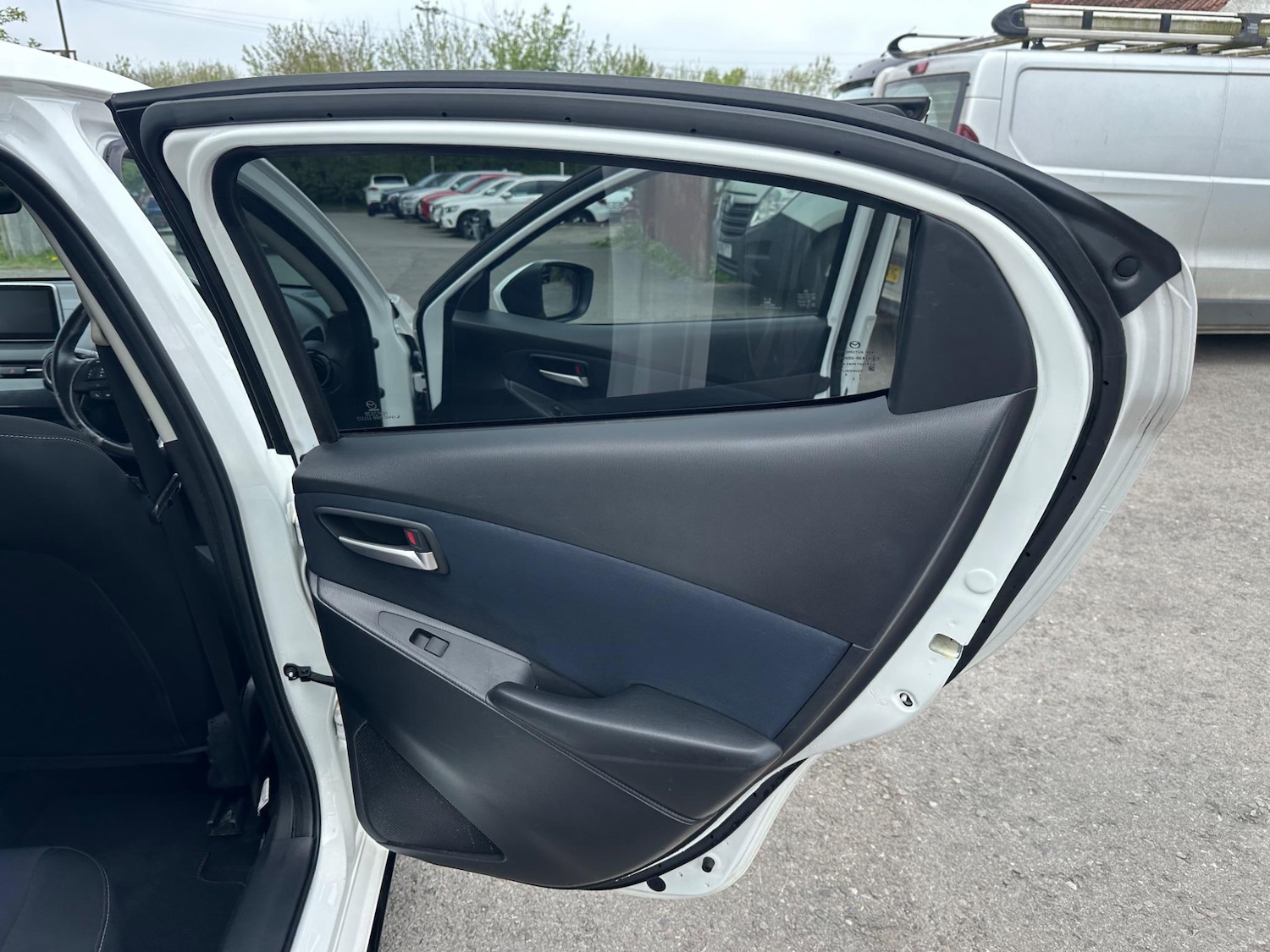 Used Mazda Mazda2 2015 for sale - 77396545: Photo 26