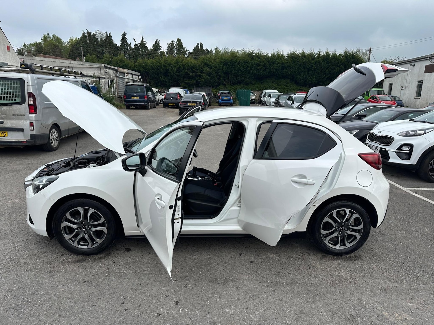 Used Mazda Mazda2 2015 for sale - 77396545: Photo 32