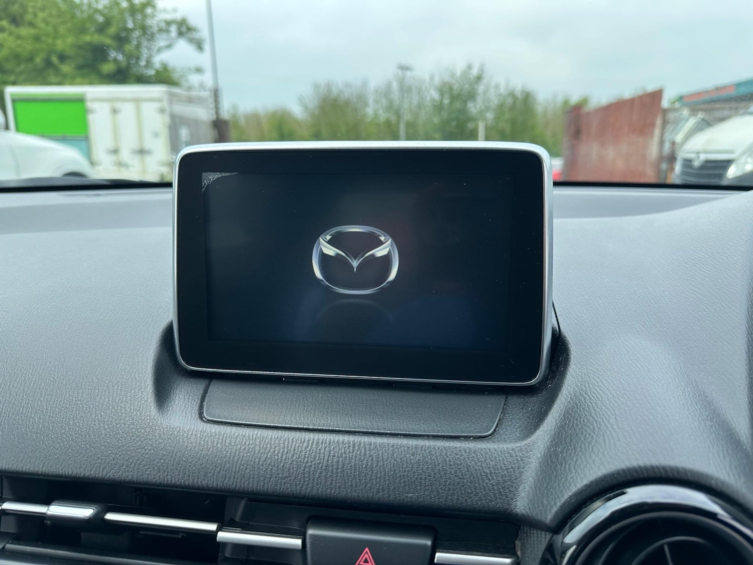 Used Mazda Mazda2 2015 for sale - 77396545: Photo 8