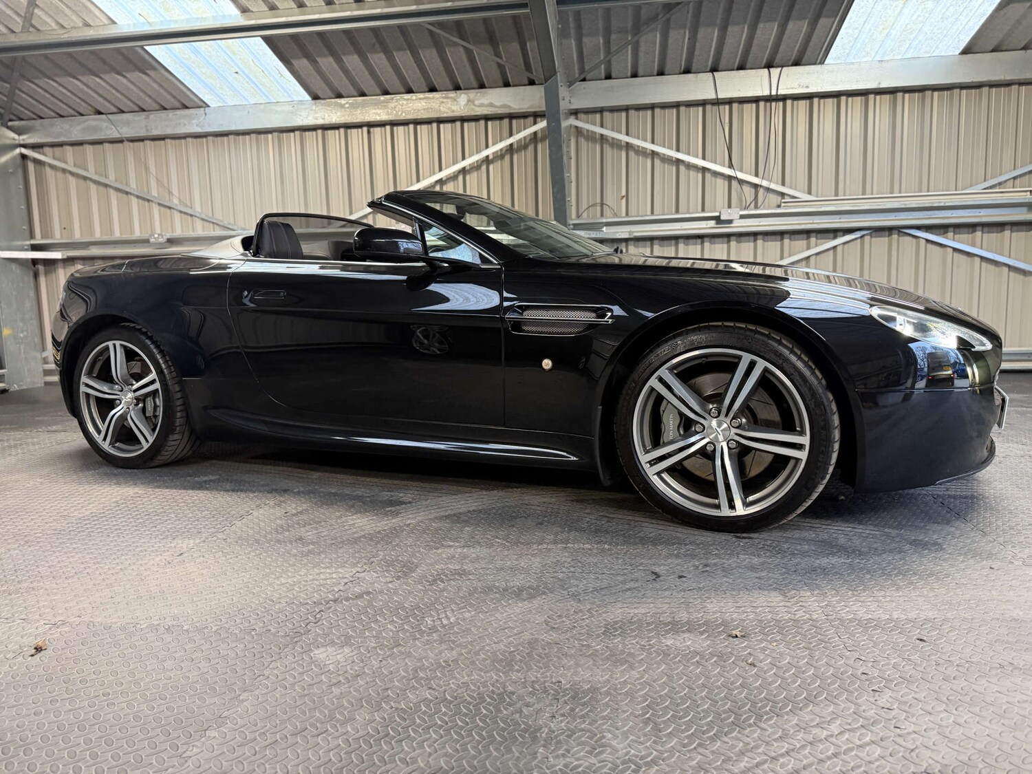 Used Aston Martin Vantage 2008 for sale - 77851733: Photo 5