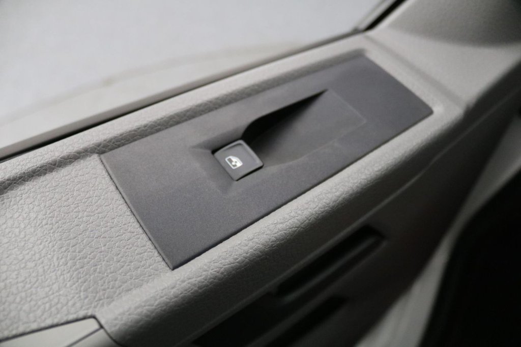 Used Volkswagen Transporter 2024 for sale - 77121432: Photo 50