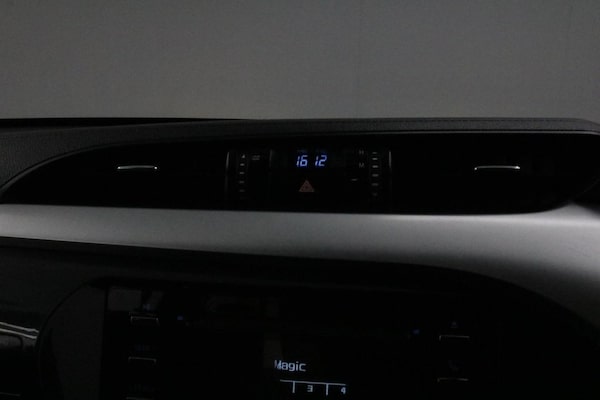 Used Toyota Hilux 2022 for sale - 76323119: Photo 24