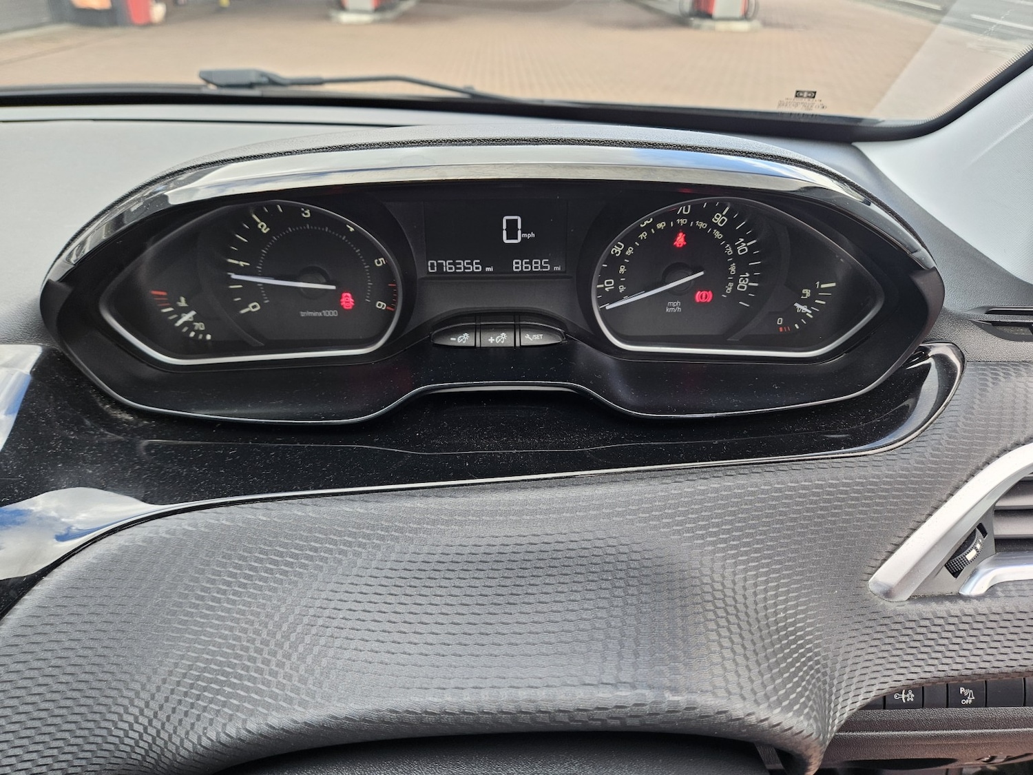 Used Peugeot 2008 2015 for sale - 76376898: Photo 15
