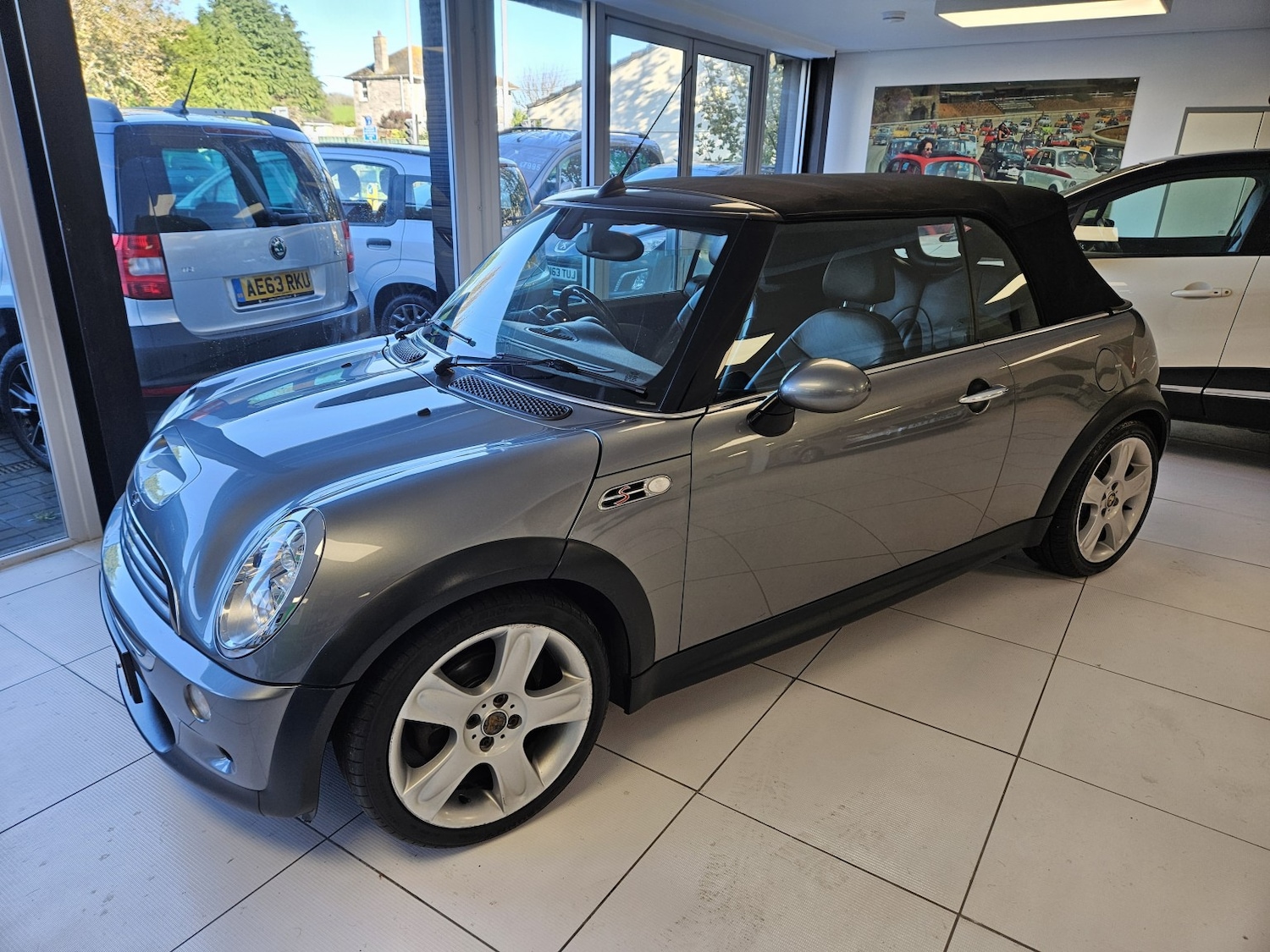 Used MINI Convertible 2006 for sale - 76382468: Photo 1