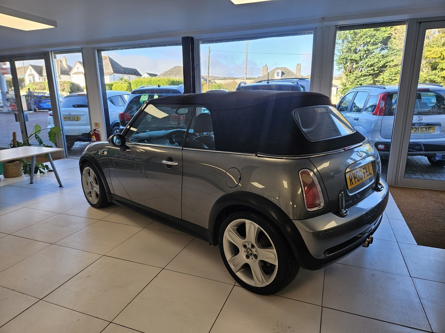 Used MINI Convertible 2006 for sale - 76382468: Photo 3