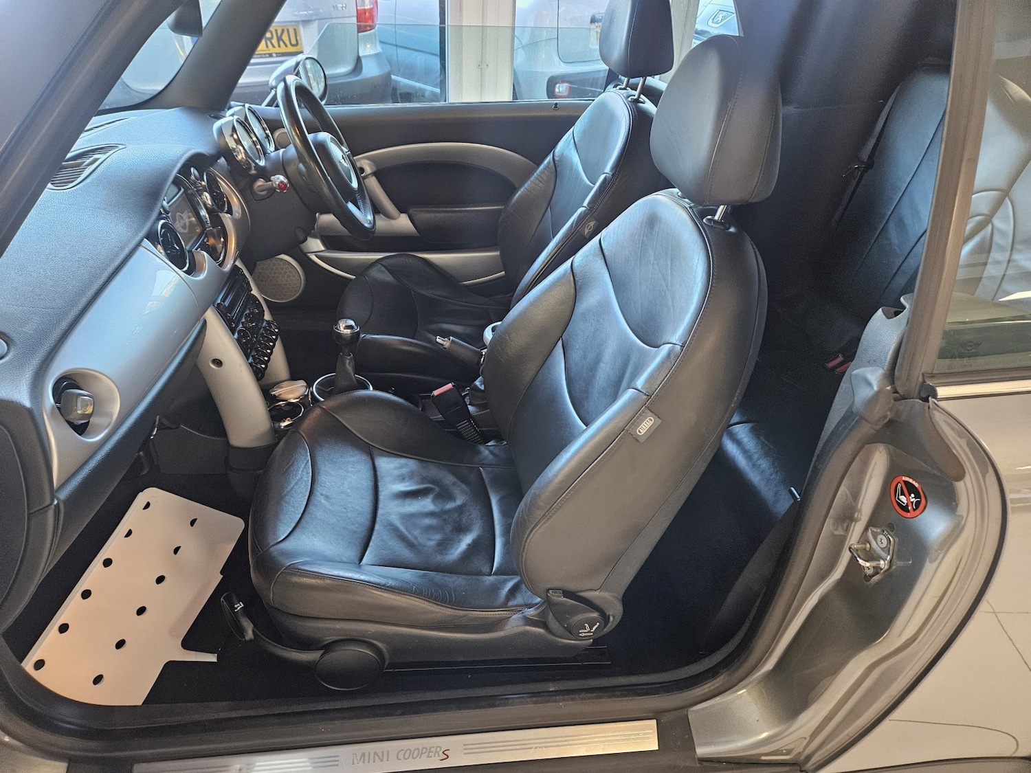 Used MINI Convertible 2006 for sale - 76382468: Photo 9