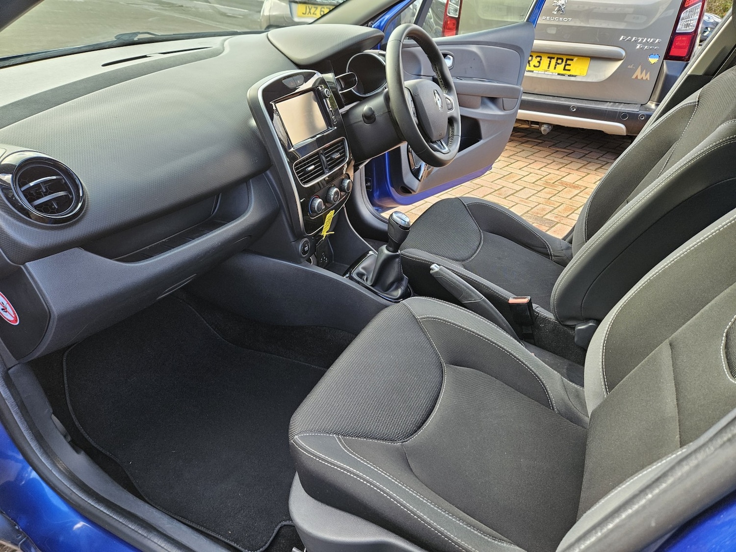 Used Renault Clio 2017 for sale - 76751779: Photo 17