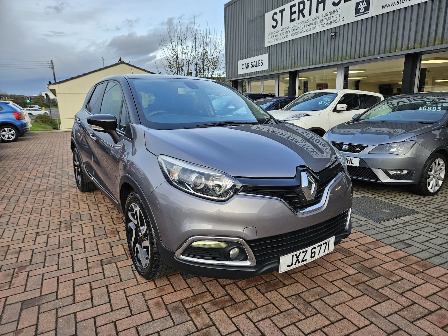 Used Renault Captur 2016 for sale - 76769744: Photo 3