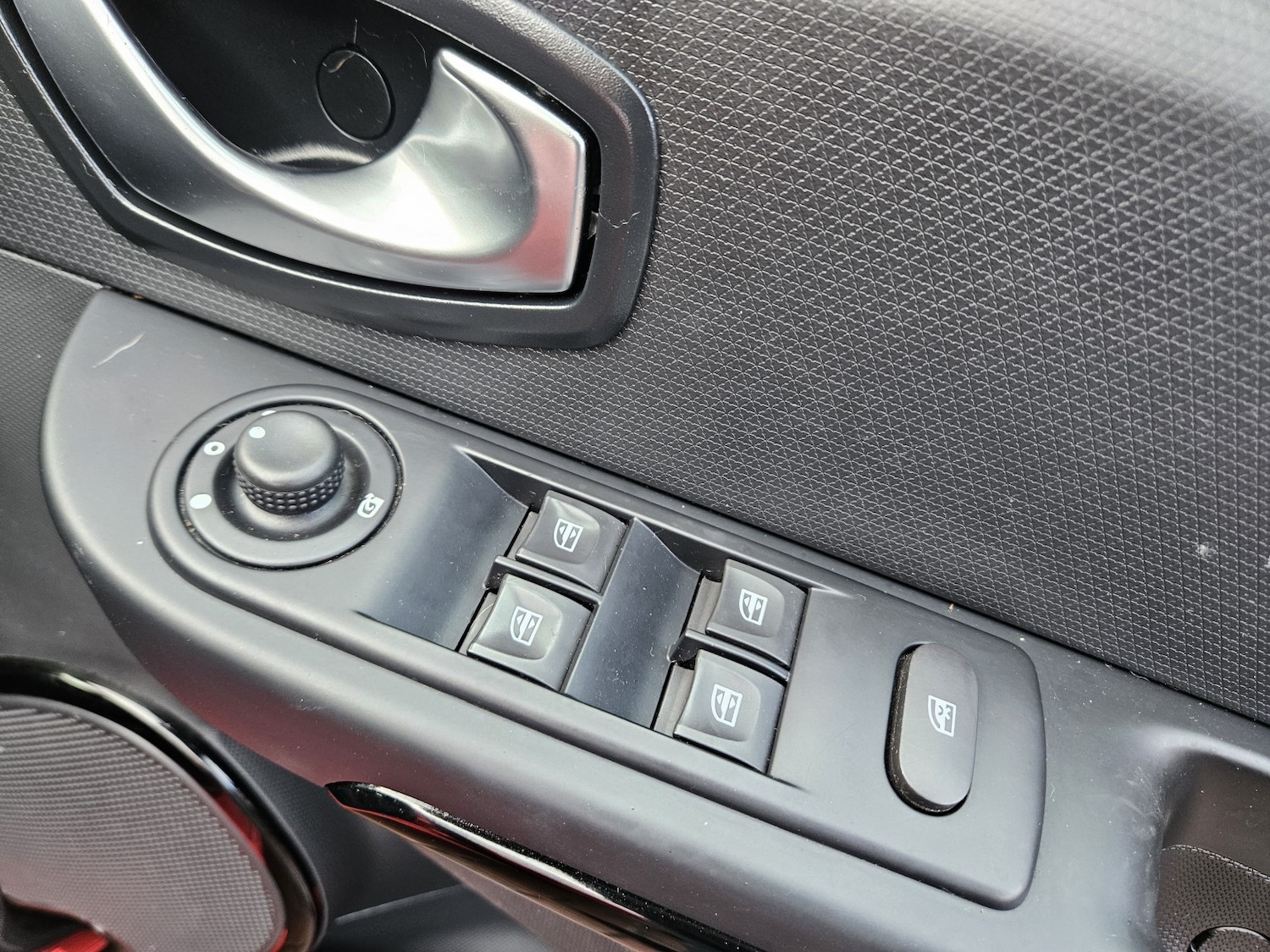 Used Renault Clio 2015 for sale - 76439972: Photo 11