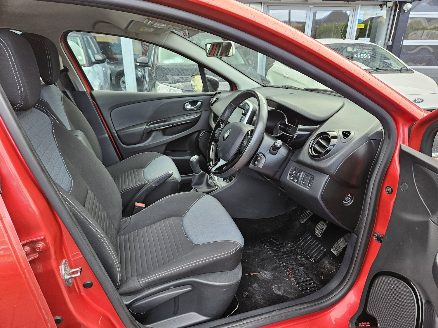 Used Renault Clio 2015 for sale - 76439972: Photo 12