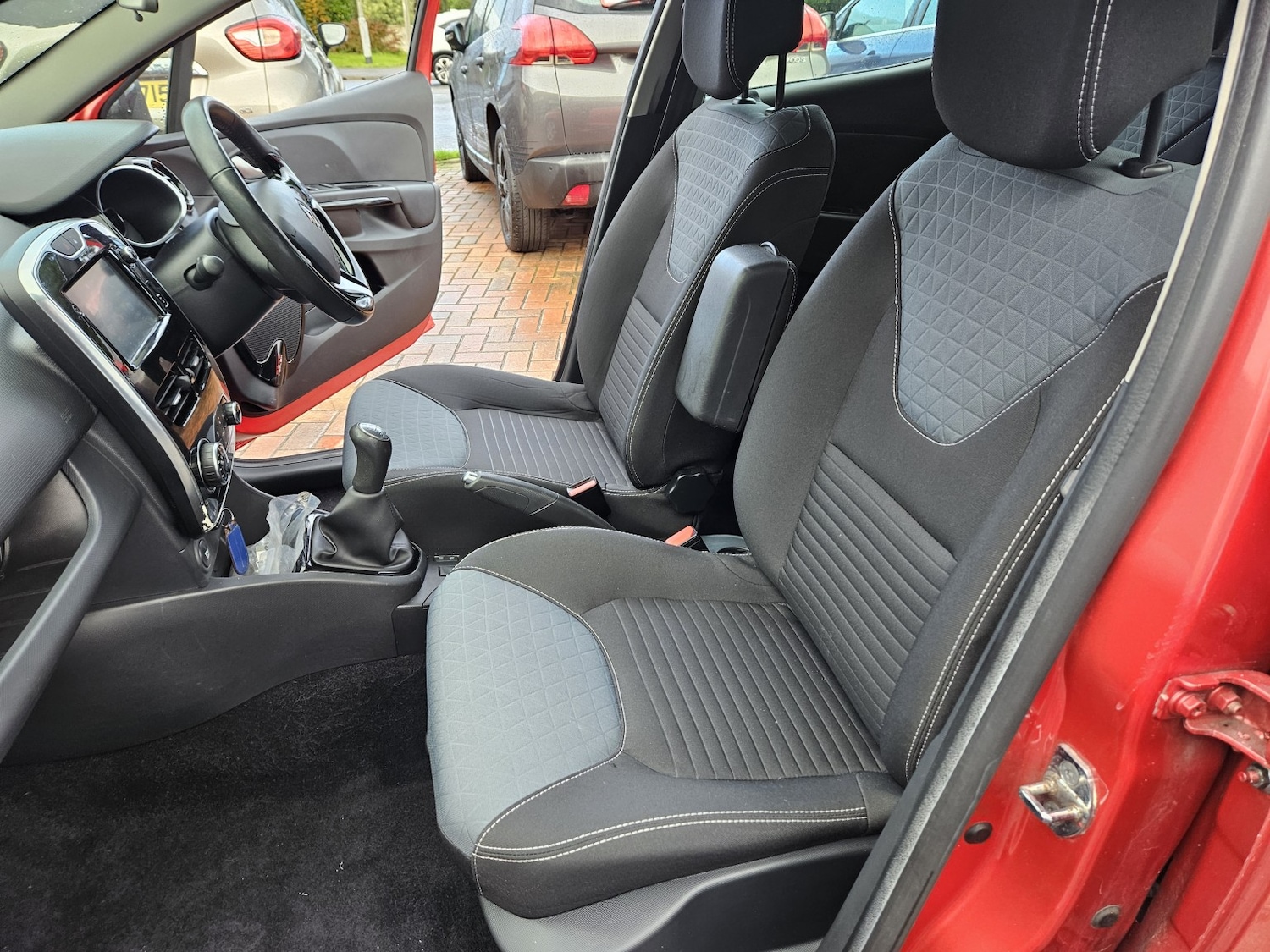 Used Renault Clio 2015 for sale - 76439972: Photo 19