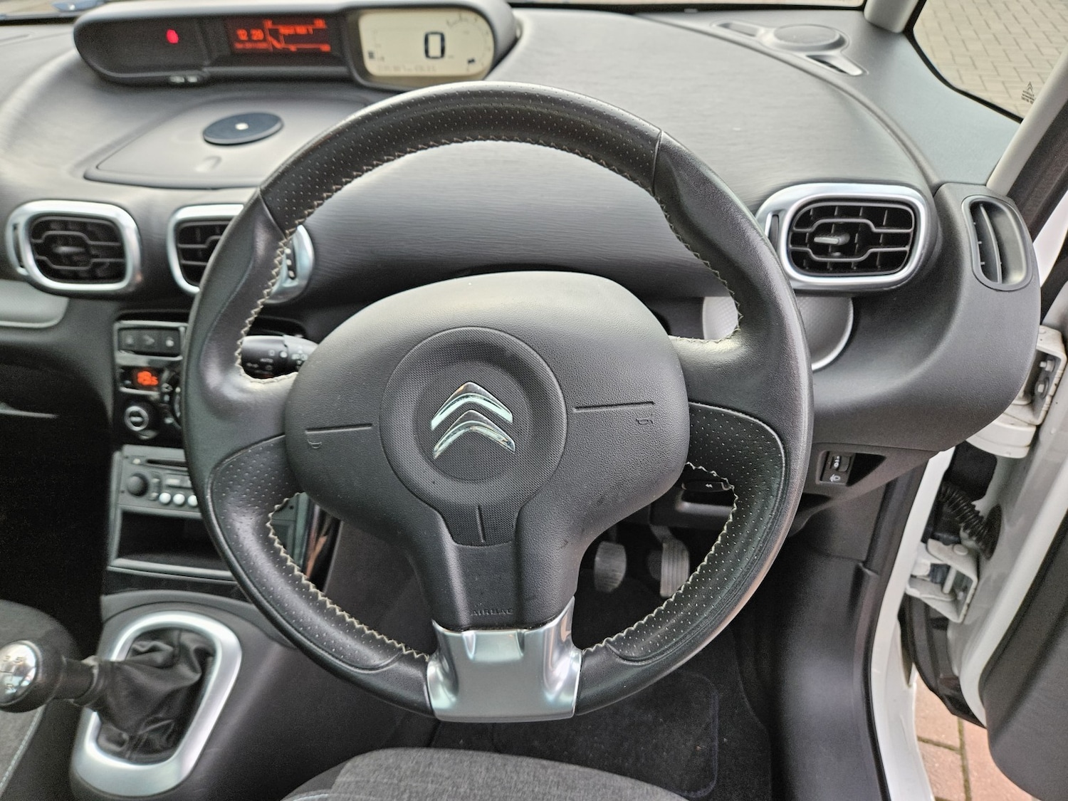 Used Citroen C3 Picasso 2016 for sale - 76670781: Photo 18