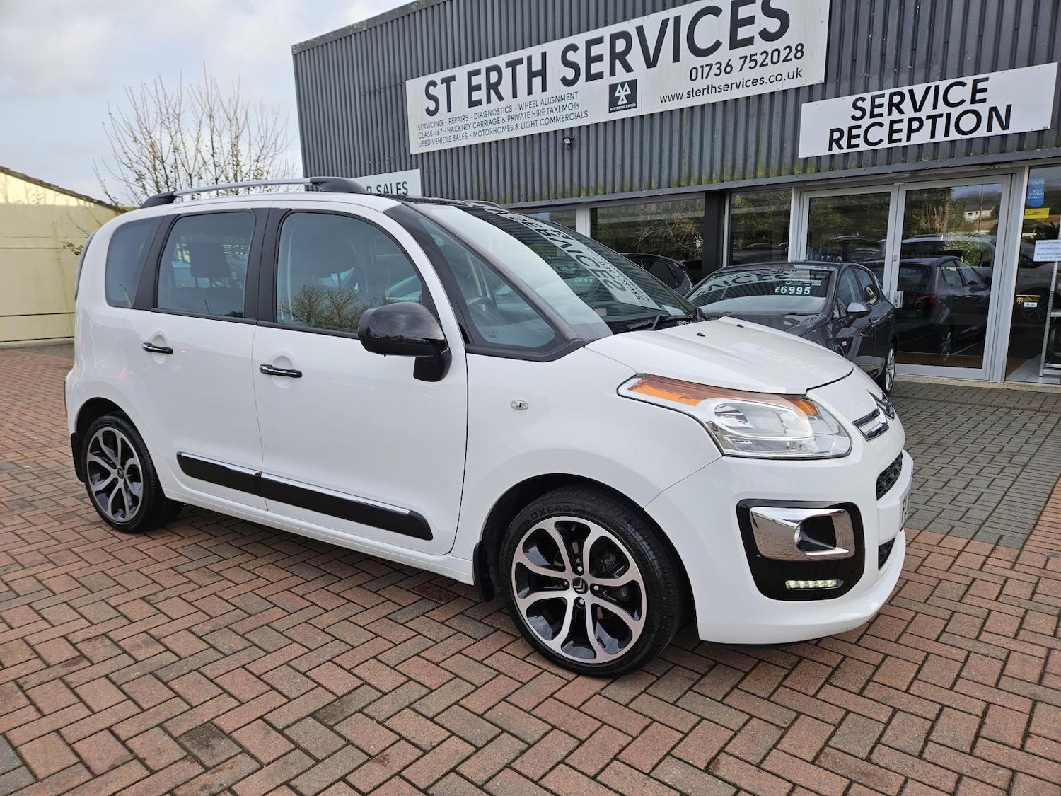 Used Citroen C3 Picasso 2016 for sale - 76670781: Photo 2