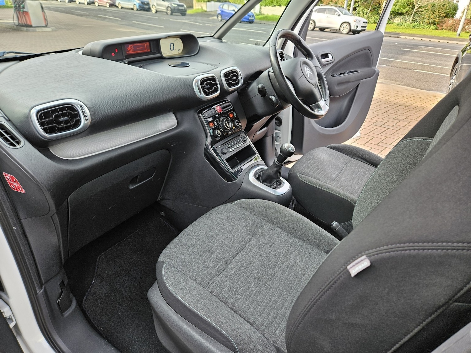 Used Citroen C3 Picasso 2016 for sale - 76670781: Photo 21