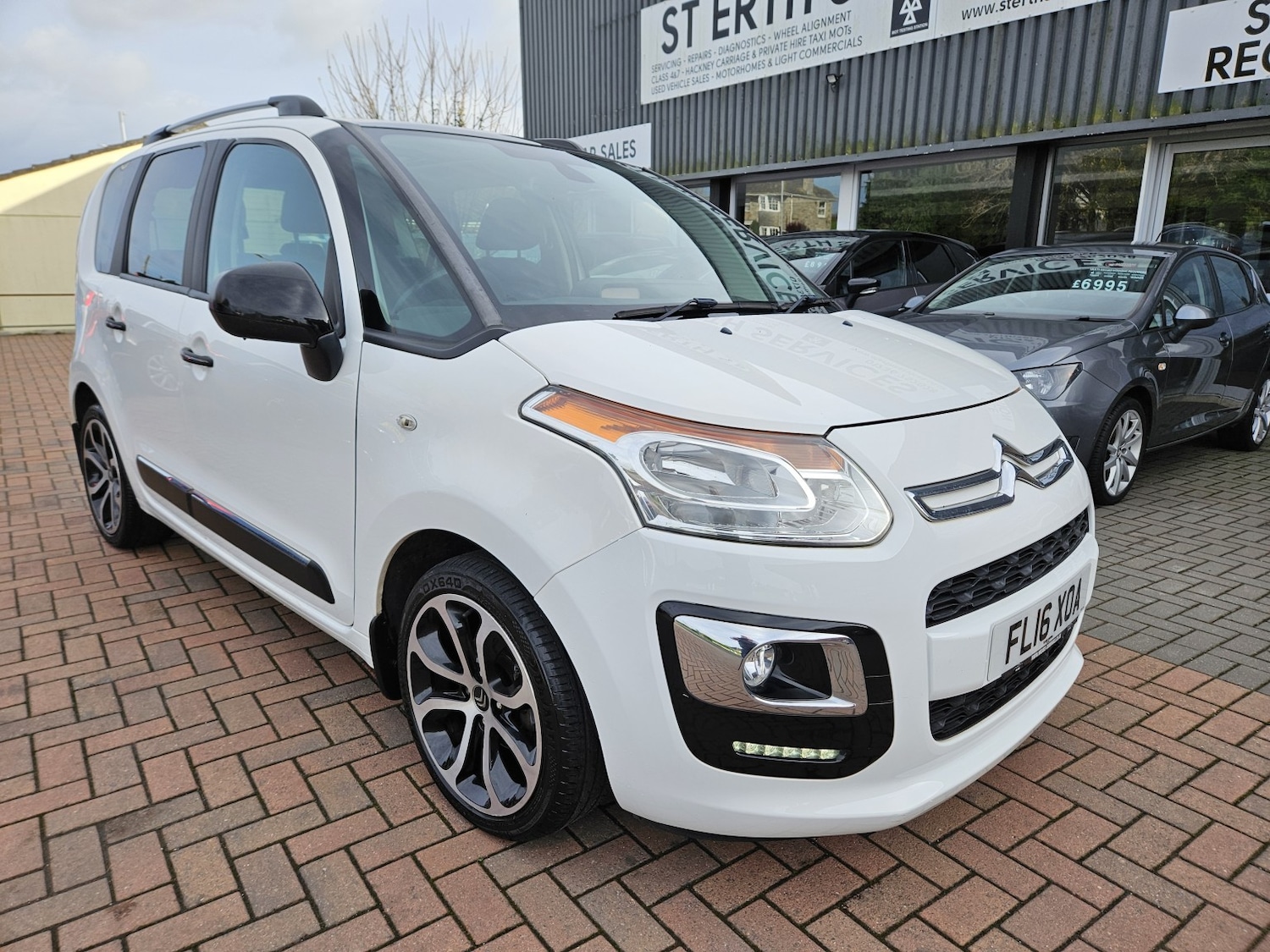 Used Citroen C3 Picasso 2016 for sale - 76670781: Photo 3