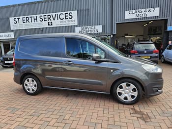 Used Ford Transit Courier 2017 for sale - 79819600: Photo