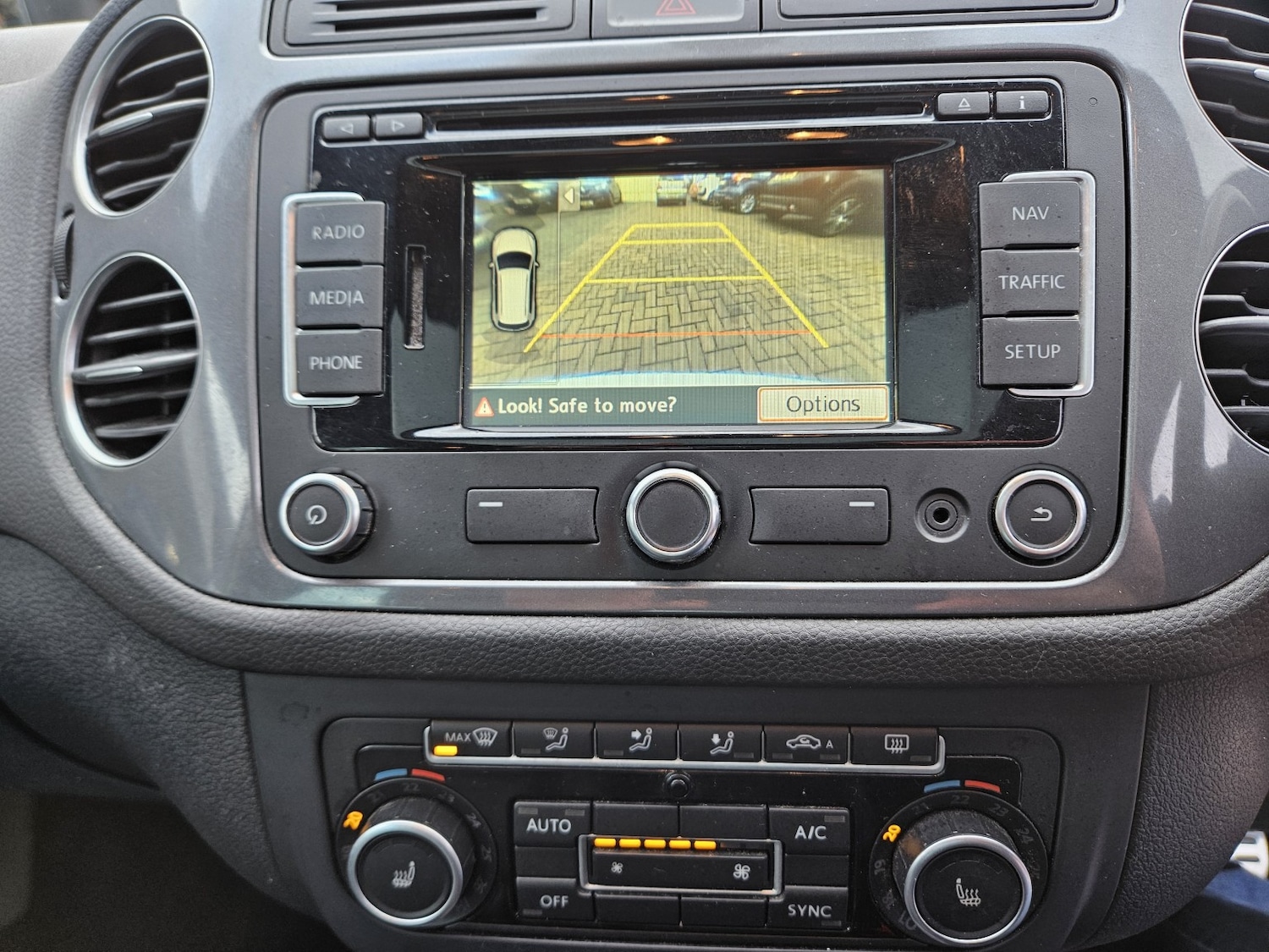 Used Volkswagen Tiguan 2015 for sale - 76911048: Photo 23