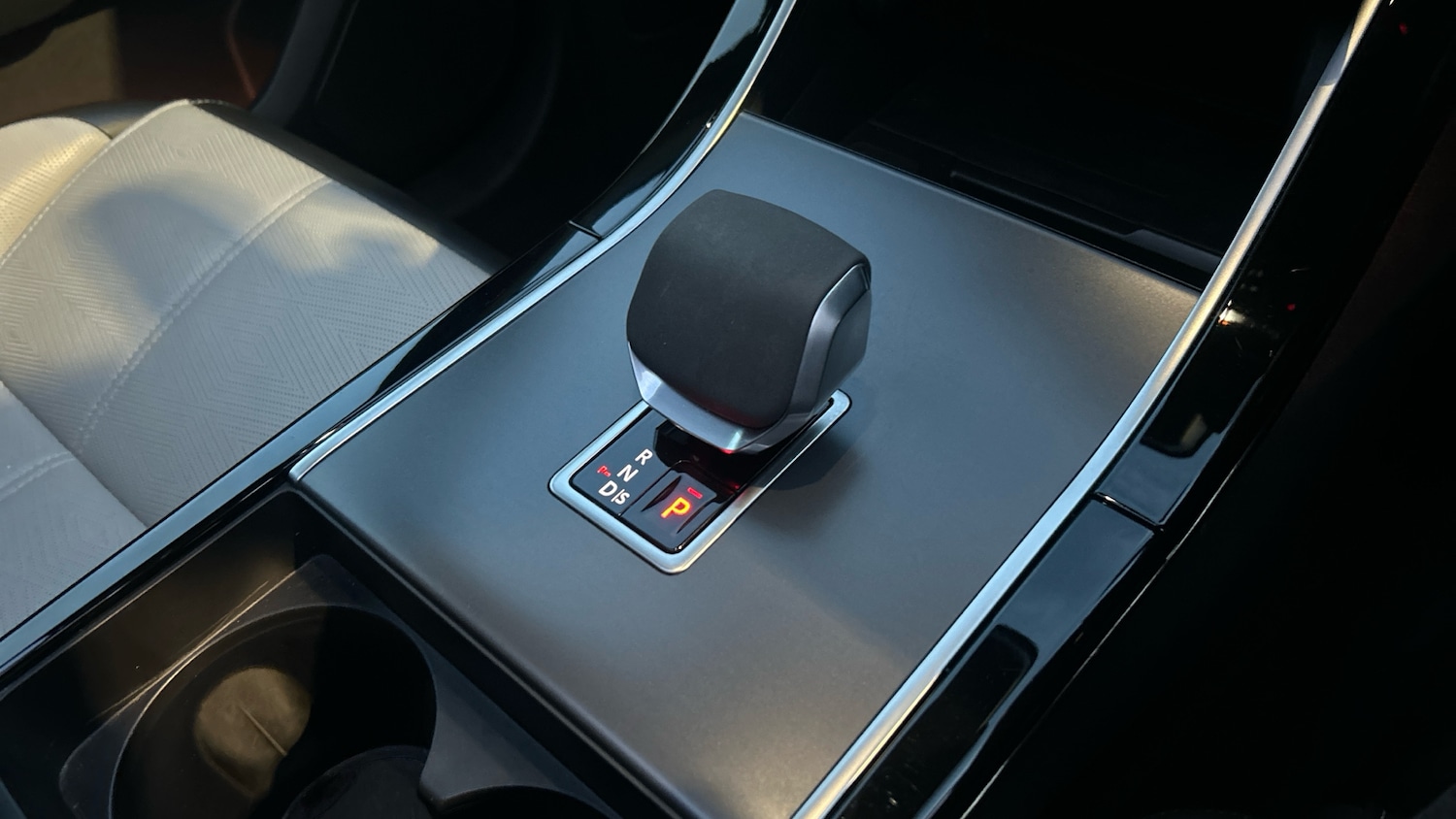 Used Land Rover Range Rover Velar 2024 for sale - 77264324: Photo 13