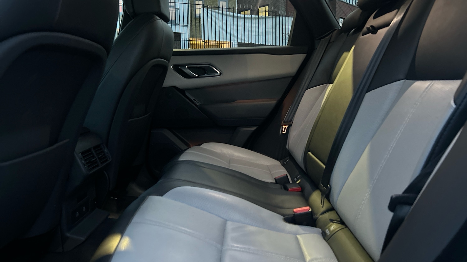 Used Land Rover Range Rover Velar 2024 for sale - 77264324: Photo 4