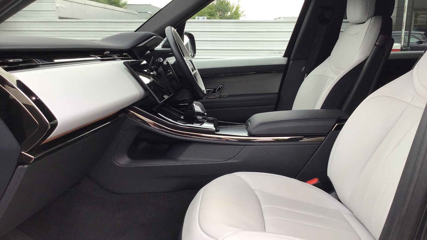 Used Land Rover Range Rover Sport 2023 for sale - 76482809: Photo 3